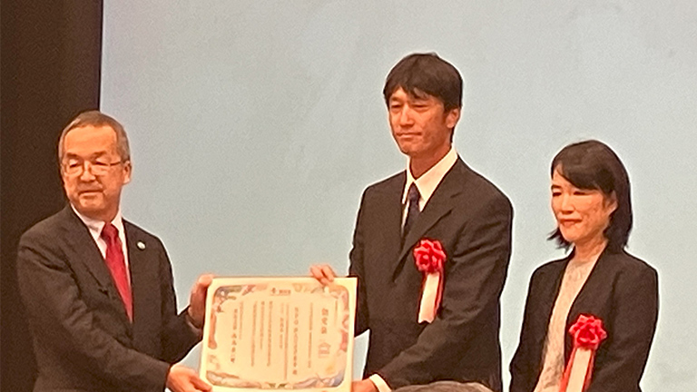 Scene of the certificate awarding