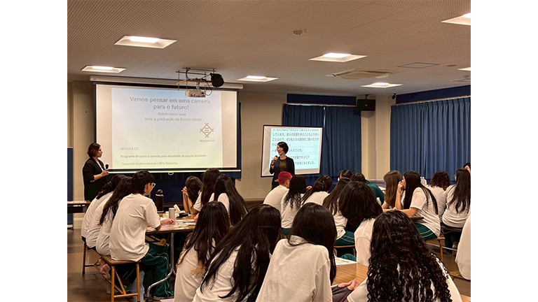 A career seminar at a Brazilian school in Japan