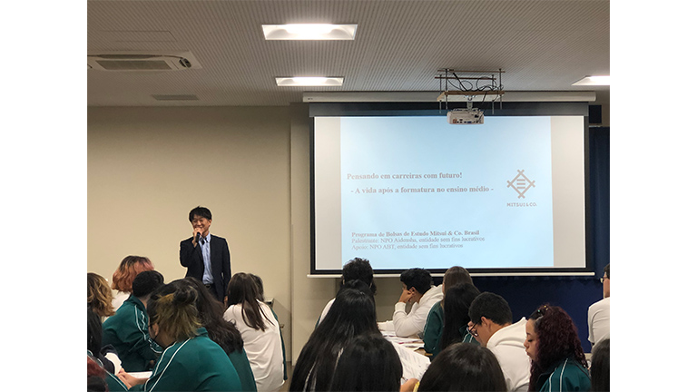 在日ブラジル人学校でのキャリアセミナーの様子